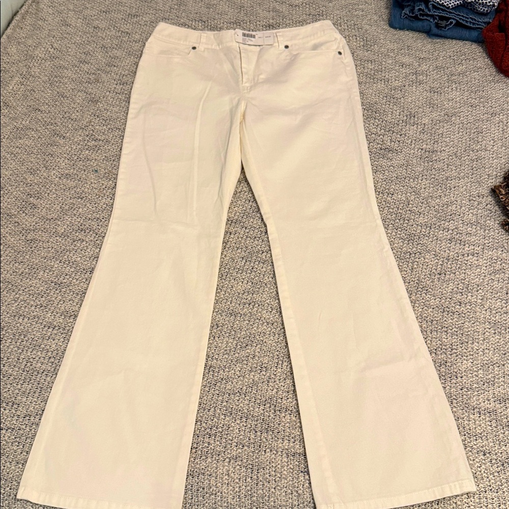Chicos NWT size 1  divine Twill Barely Flare pants